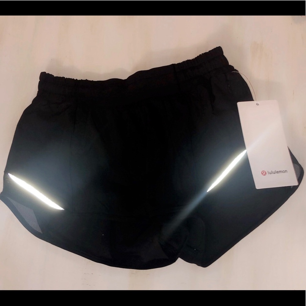 NWT Lulu hotty hots size 4 Regular
